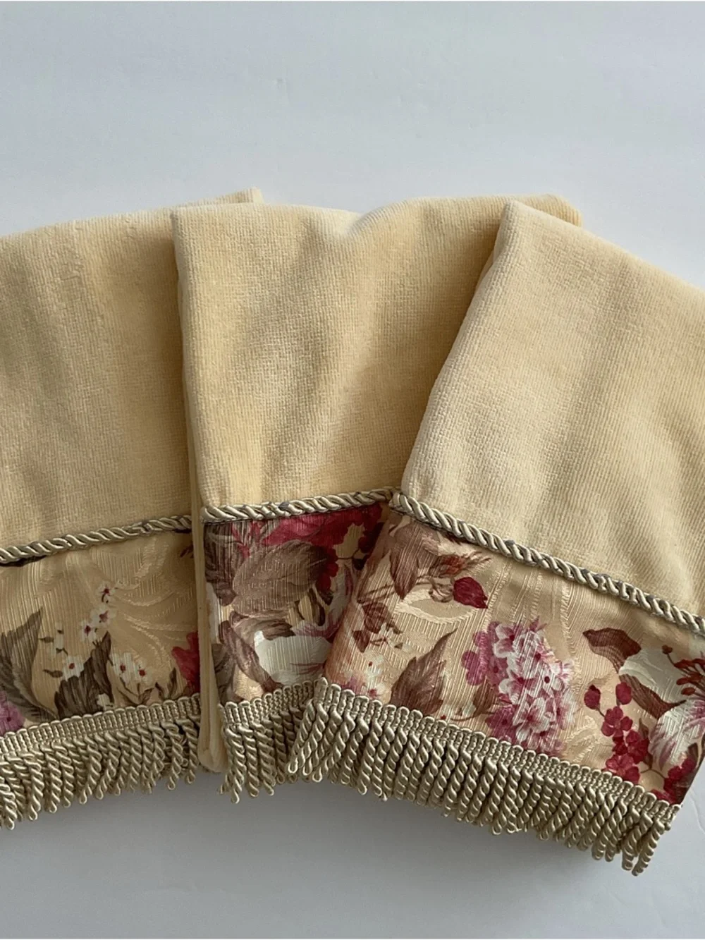Aussino Hand Towels 3 Yellow Fringe Trim